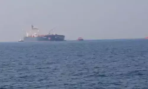 Odisha Paradip Port : ఒడిషా పోర్టుకు 21మంది పాకిస్థానీలతో షిప్ కలకలం Odisha Paradip Port : ఒడిషా పోర్టుకు 21మంది పాకిస్థానీలతో షిప్ కలకలం