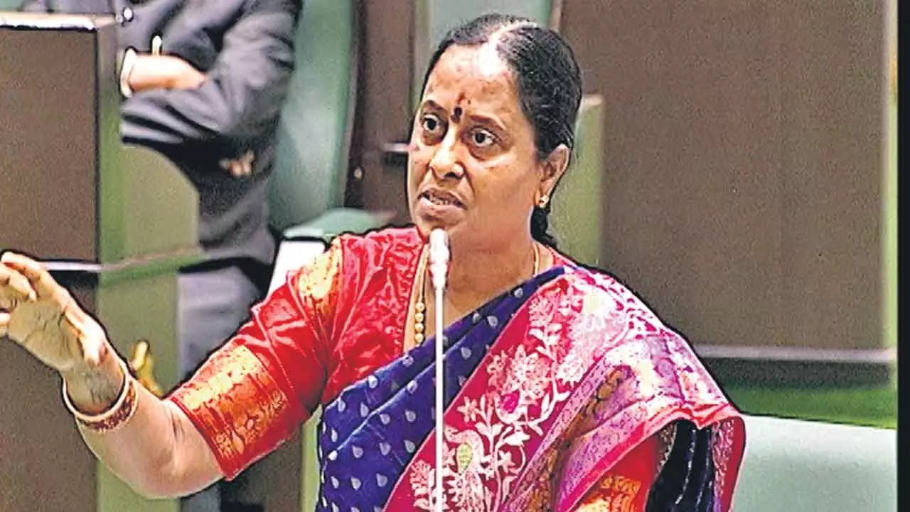 KONDA SUREKA: తెలంగాణ ప్రభుత్వంలో కొండంత రచ్చ KONDA SUREKA: తెలంగాణ ప్రభుత్వంలో కొండంత రచ్చ