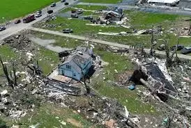 Tornado: అమెరికాలో టోర్నడోల బీభత్సం Tornado: అమెరికాలో టోర్నడోల బీభత్సం