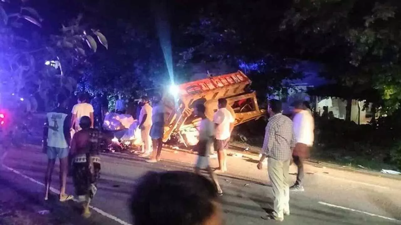 Road Accident : తాడ్వాయిలో ఘోర రోడ్డు ప్రమాదం Road Accident : తాడ్వాయిలో ఘోర రోడ్డు ప్రమాదం