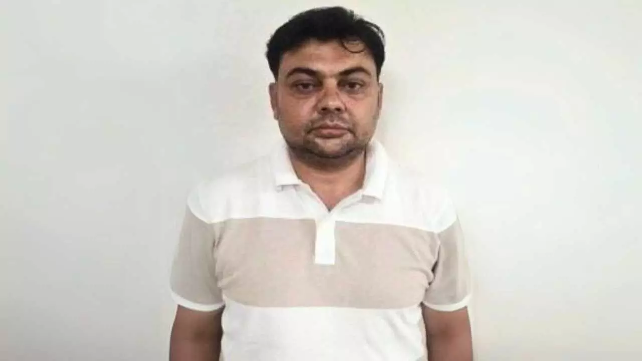 Pak Spy Arrests : పాక్ స్పైగా యూపీ వ్యాపారి అరెస్టు చేసిన ఎస్టీఎఫ్ Pak Spy Arrests : పాక్ స్పైగా యూపీ వ్యాపారి అరెస్టు చేసిన ఎస్టీఎఫ్