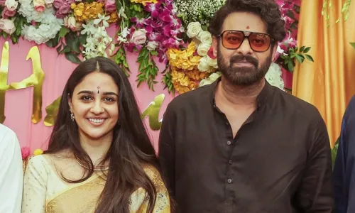Rebalstar Prabhas  :  ఫౌజీ సెట్ లోకి ప్రభాస్ Rebalstar Prabhas  :  ఫౌజీ సెట్ లోకి ప్రభాస్