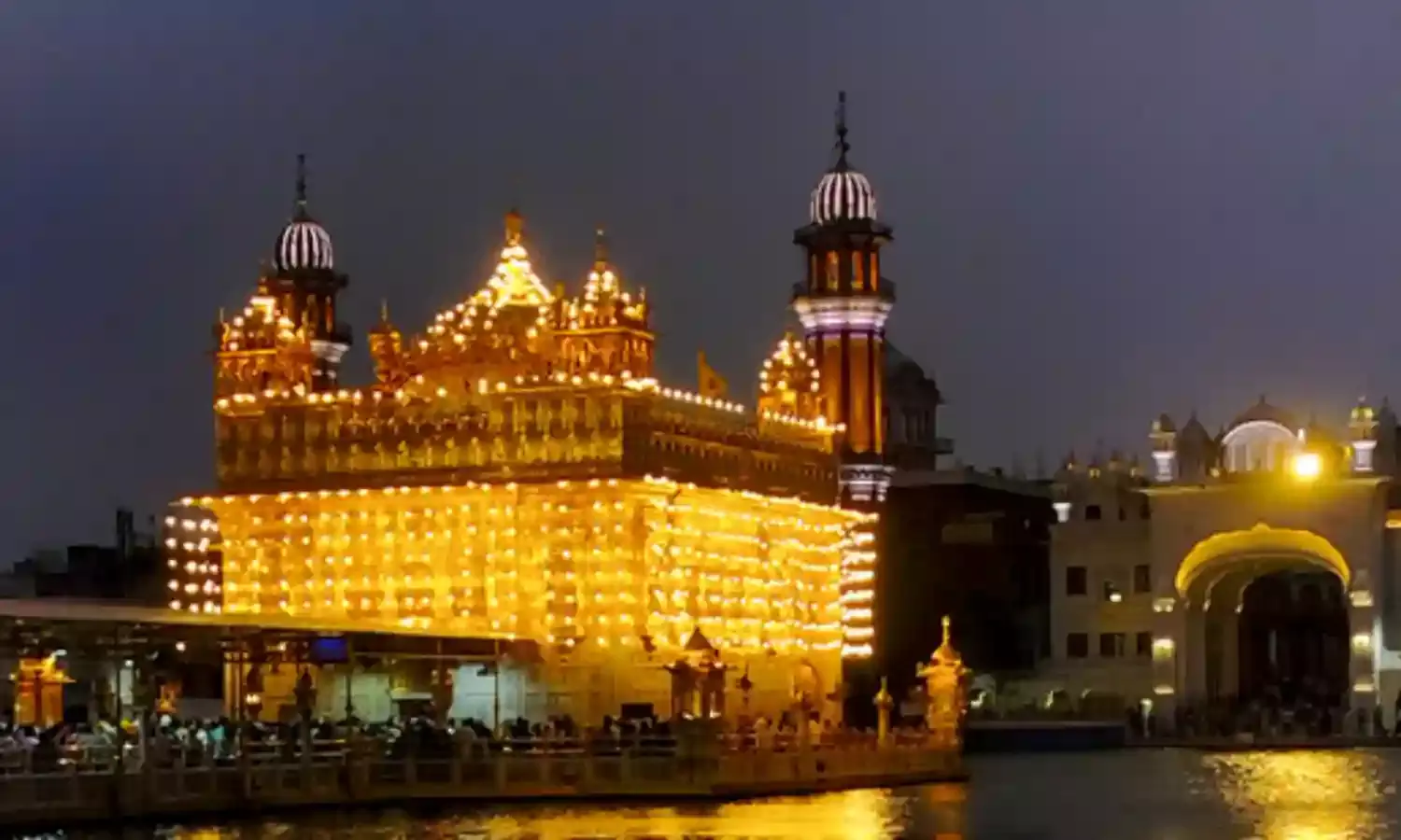 Golden Temple: స్వర్ణ దేవాలయాన్ని టార్గెట్ చేసిన పాక్.. Golden Temple: స్వర్ణ దేవాలయాన్ని టార్గెట్ చేసిన పాక్..
