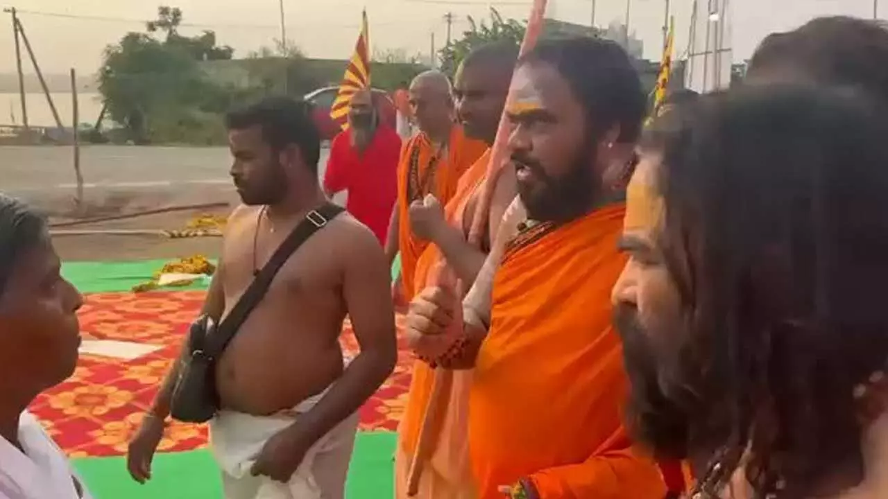 Hindu Dharma : బ్రహ్మకుమారీలను హెచ్చరించిన హిందూ ధర్మ ప్రచారకులు Hindu Dharma : బ్రహ్మకుమారీలను హెచ్చరించిన హిందూ ధర్మ ప్రచారకులు