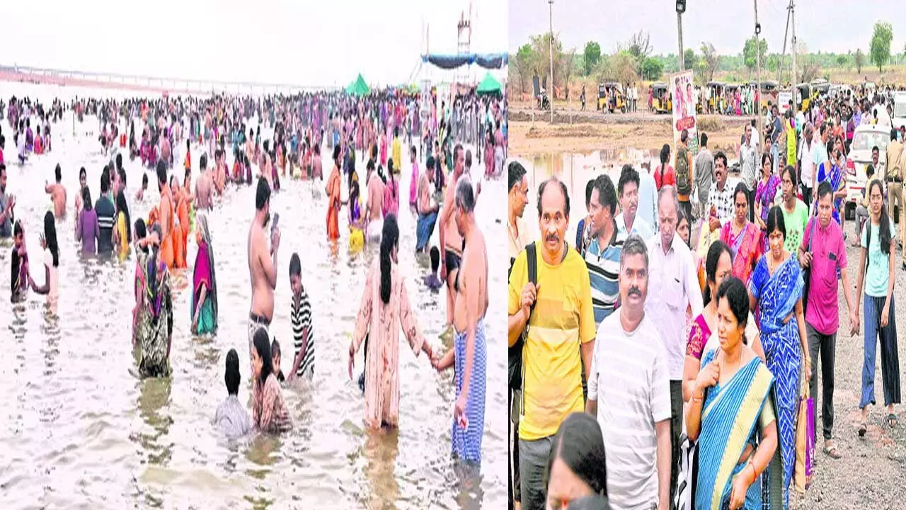 Kaleshwaram : చిత్తడిగా మారిన కాళేశ్వరం Kaleshwaram : చిత్తడిగా మారిన కాళేశ్వరం
