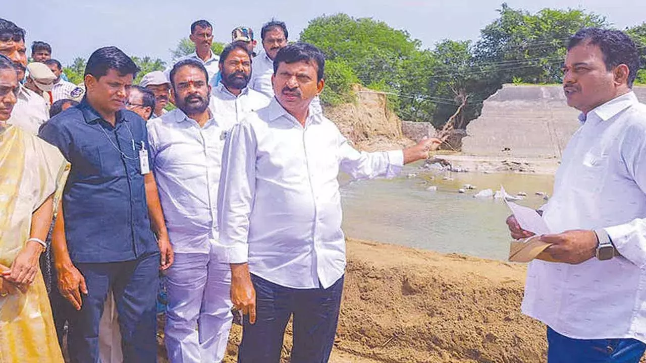 Minister Ponguleti : అండర్ టన్నల్ పనుల్లో స్పీడప్ పెంచండి Minister Ponguleti : అండర్ టన్నల్ పనుల్లో స్పీడప్ పెంచండి