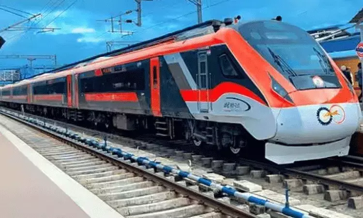 ఆ మార్గాల్లో మొదటి వందే భారత్ స్లీపర్ రైలు.. టికెట్ ధర, గరిష్ట వేగం వివరాలు.. ఆ మార్గాల్లో మొదటి వందే భారత్ స్లీపర్ రైలు.. టికెట్ ధర, గరిష్ట వేగం వివరాలు..