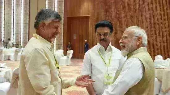 CBN: చంద్రబాబు ప్రజంటేషన్... మోదీ ప్రశంసలు CBN: చంద్రబాబు ప్రజంటేషన్... మోదీ ప్రశంసలు