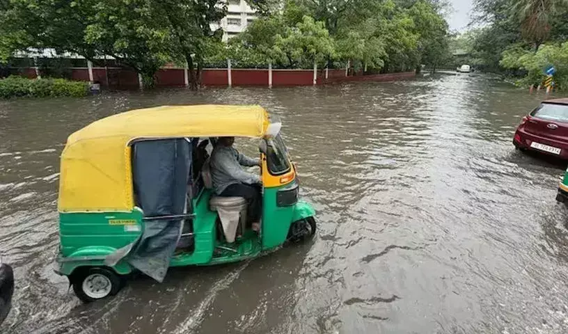 Heavy rain: : ఢిల్లీలో భారీ వర్షాలు.. జలమయమైన నగరం, నిలిచిన 100కి పైగా విమానాలు
