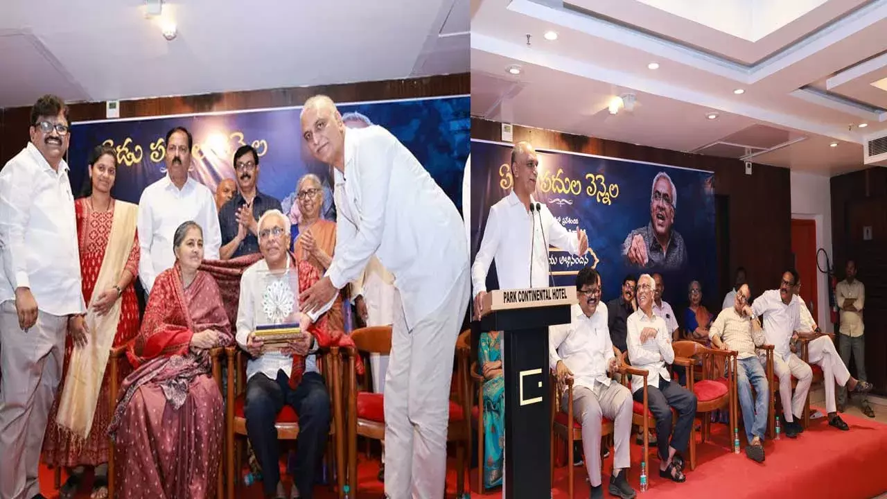 Harish Rao : సిధారెడ్డికి హరీశ్ సన్మానం.. అందాల పోటీలపై హాట్ కామెంట్స్ Harish Rao : సిధారెడ్డికి హరీశ్ సన్మానం.. అందాల పోటీలపై హాట్ కామెంట్స్