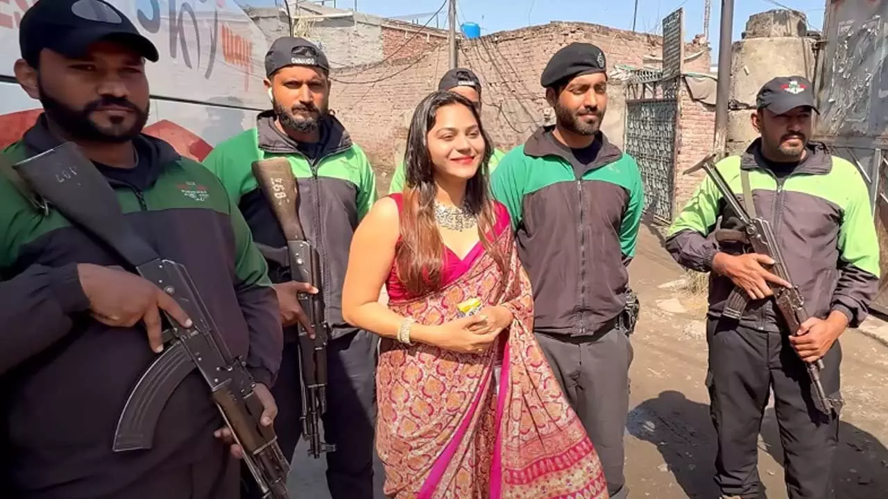 Pak Security : జ్యోతి మల్హోత్రాకు ఆరుగురు గన్ మెన్లు Pak Security : జ్యోతి మల్హోత్రాకు ఆరుగురు గన్ మెన్లు