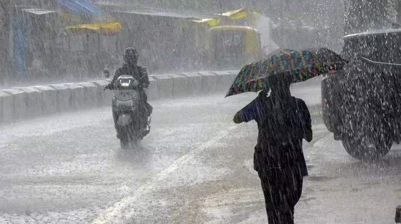 IMD Alert: పలు రాష్ట్రాలకు ఐఎండీ రెడ్ అలర్ట్, మారికొన్నింటికి ఆరెంజ్ అలర్ట్ కూడా IMD Alert: పలు రాష్ట్రాలకు ఐఎండీ రెడ్ అలర్ట్, మారికొన్నింటికి ఆరెంజ్ అలర్ట్ కూడా