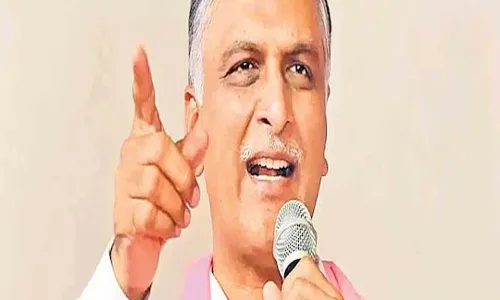 BRS: కేటీఆర్కు నోటీసులు... రేవంత్ కుట్ర BRS: కేటీఆర్కు నోటీసులు... రేవంత్ కుట్ర