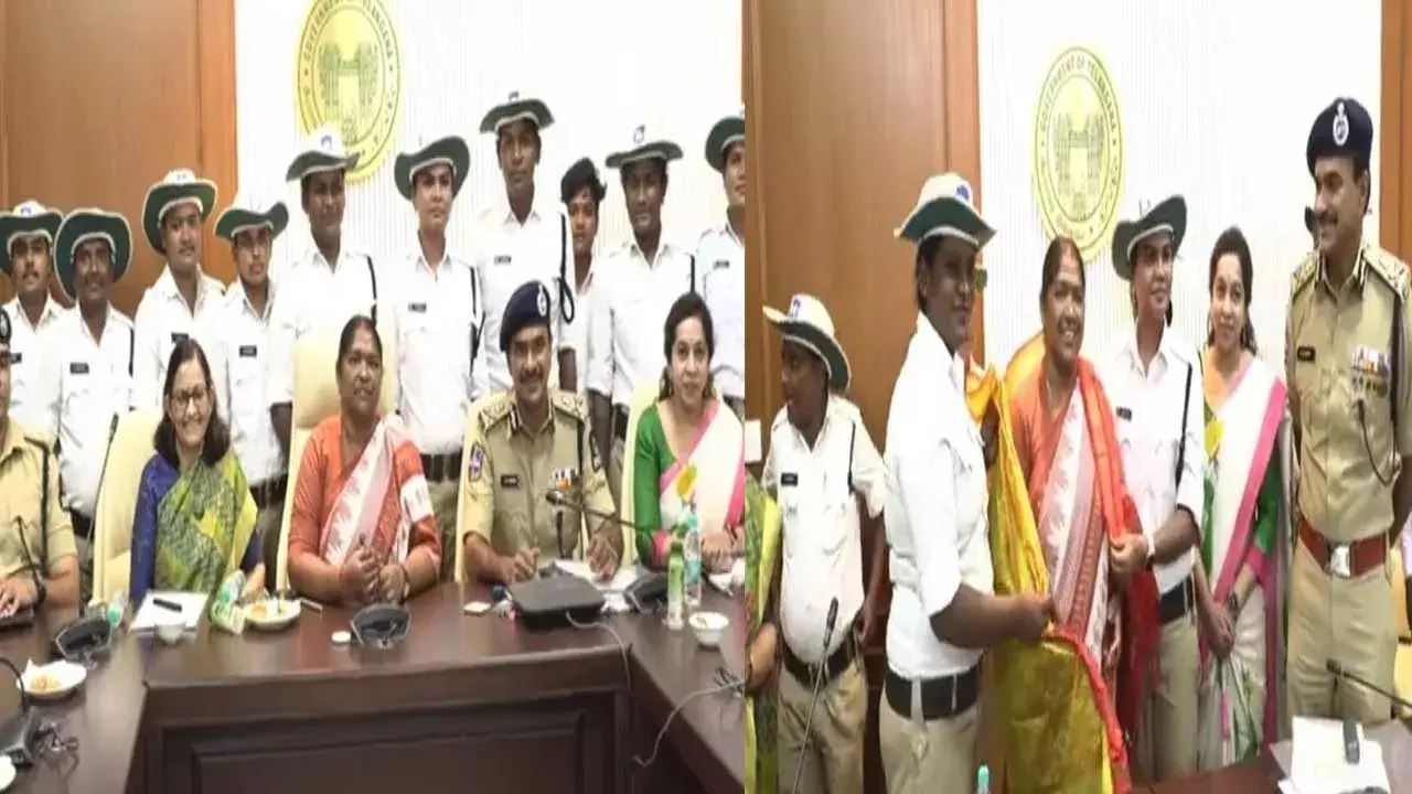 Minister Seethakka : ట్రాఫిక్ విధుల్లోకి ట్రాన్స్ జెండర్లను తీసుకోవడం రికార్డు Minister Seethakka : ట్రాఫిక్ విధుల్లోకి ట్రాన్స్ జెండర్లను తీసుకోవడం రికార్డు