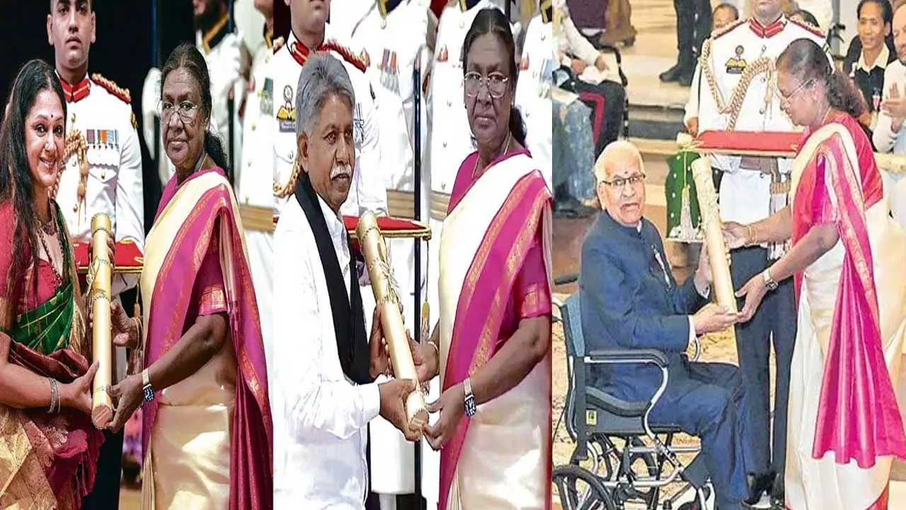 Padma Awards : 68 మందికి పద్మ అవార్డులు ప్రదానం.. పద్మశ్రీ అందుకున్న మందకృష్ణ Padma Awards : 68 మందికి పద్మ అవార్డులు ప్రదానం.. పద్మశ్రీ అందుకున్న మందకృష్ణ