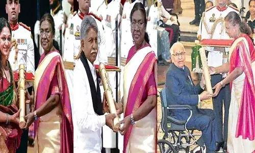 Padma Awards : 68 మందికి పద్మ అవార్డులు ప్రదానం.. పద్మశ్రీ అందుకున్న మందకృష్ణ Padma Awards : 68 మందికి పద్మ అవార్డులు ప్రదానం.. పద్మశ్రీ అందుకున్న మందకృష్ణ