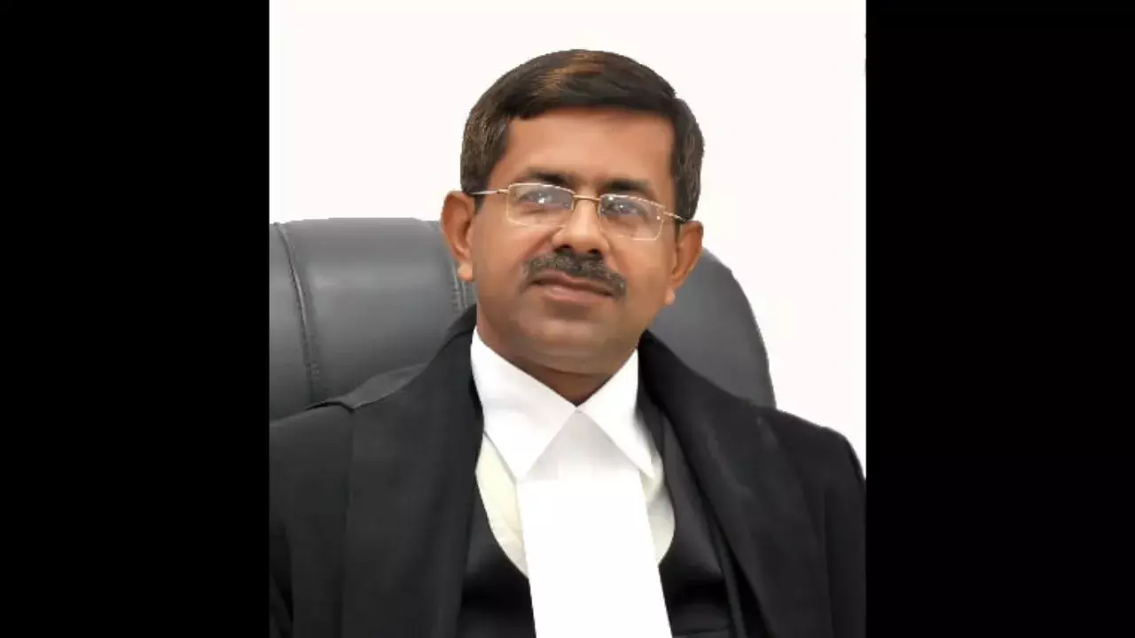 Telangana High Court : హైకోర్టు సీజేగా అపరేశ్ కుమార్ సింగ్ Telangana High Court : హైకోర్టు సీజేగా అపరేశ్ కుమార్ సింగ్