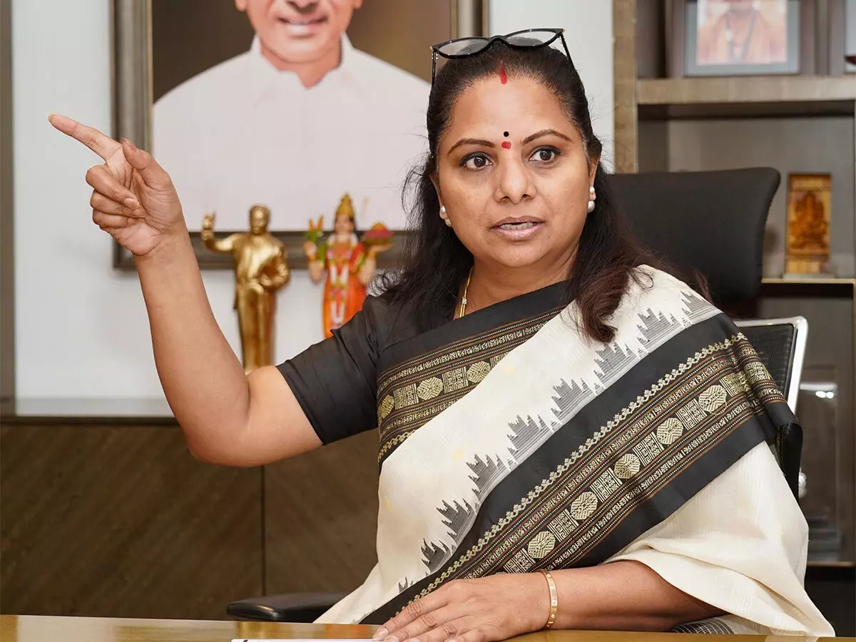 KAVITHA: పతాక స్థాయికి చేరిన వార్ సత్వ పోరు KAVITHA: పతాక స్థాయికి చేరిన వార్ సత్వ పోరు