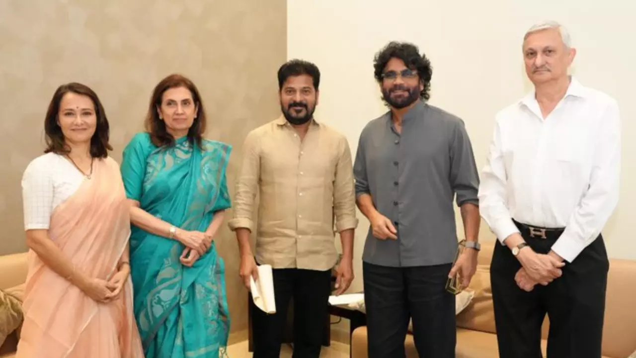 Nagarjuna : రేవంత్ రెడ్డిని కలిసిన నాగార్జున Nagarjuna : రేవంత్ రెడ్డిని కలిసిన నాగార్జున