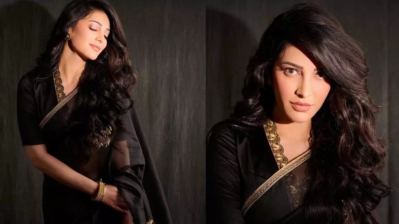 Shruti Haasan : నల్లచీరలో శృతి.. ఫొటోలు సోషల్ మీడియాలో వైరల్ Shruti Haasan : నల్లచీరలో శృతి.. ఫొటోలు సోషల్ మీడియాలో వైరల్