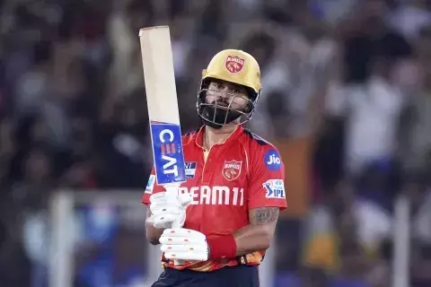 IPL: ముంబైను చిత్తు చేసిన కింగ్స్ IPL: ముంబైను చిత్తు చేసిన కింగ్స్