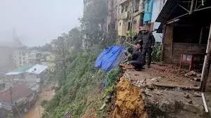 Northeastern States: మిజోరాంలో 552 చోట్ల విరిగిపడ్డ కొండచరియలు. Northeastern States: మిజోరాంలో 552 చోట్ల విరిగిపడ్డ కొండచరియలు.