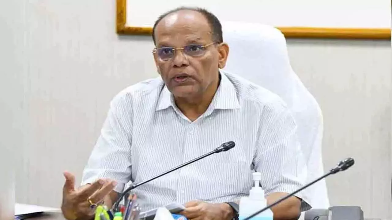 Former CS Somesh Kumar : సోమేశ్ కుమార్ సీఐడీ నోటీసులు Former CS Somesh Kumar : సోమేశ్ కుమార్ సీఐడీ నోటీసులు