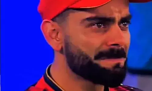 IPL: కప్పు కల నెరవేరిన వేళ.. కోహ్లీ కంటతడి IPL: కప్పు కల నెరవేరిన వేళ.. కోహ్లీ కంటతడి