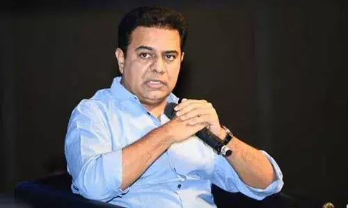 KTR : బ్రెయిన్ డైన్ దేశానికి పెను సవాల్ : మాజీ మంత్రి కేటీఆర్ KTR : బ్రెయిన్ డైన్ దేశానికి పెను సవాల్ : మాజీ మంత్రి కేటీఆర్