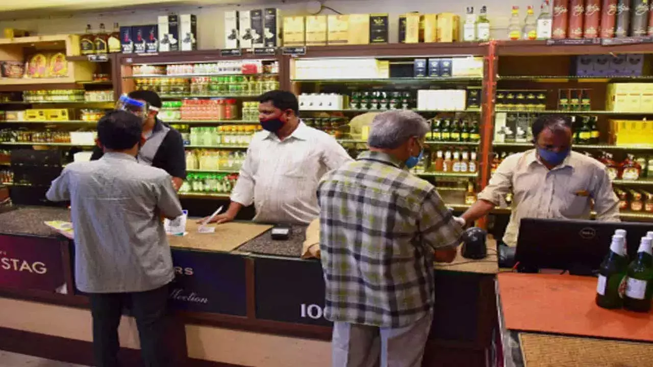 Hyderabad : హైదరాబాద్ లో కొత్త బార్ల కోసం పుల్ డిమాండ్ Hyderabad : హైదరాబాద్ లో కొత్త బార్ల కోసం పుల్ డిమాండ్