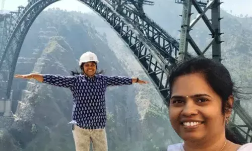 చీనాబ్ వంతెన ప్రాజెక్టు కోసం 17 సంవత్సరాలు పనిచేసిన ప్రొఫెసర్ మాధవి లత.. ఎవరీమె చీనాబ్ వంతెన ప్రాజెక్టు కోసం 17 సంవత్సరాలు పనిచేసిన ప్రొఫెసర్ మాధవి లత.. ఎవరీమె