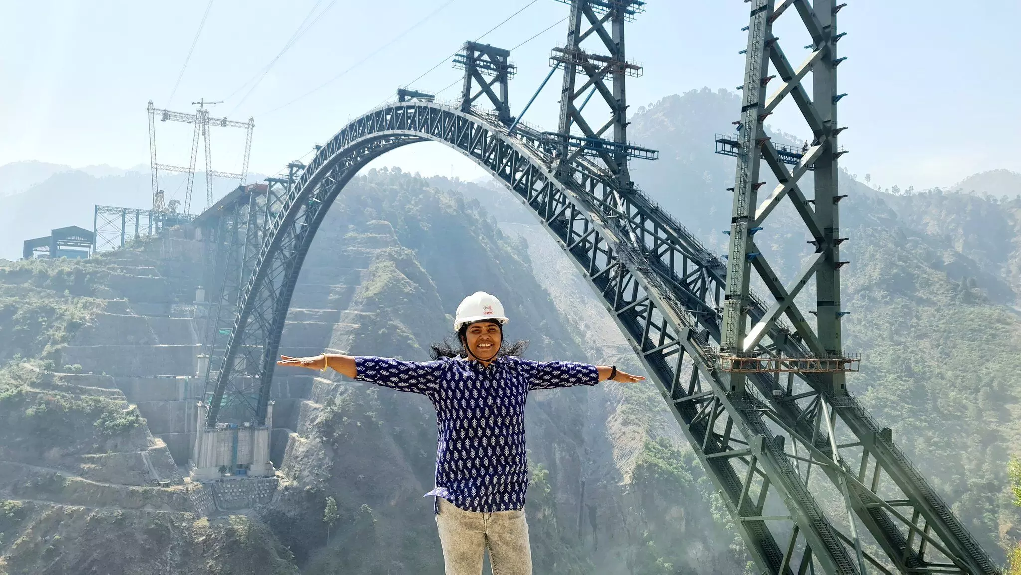 Chenab Bridge : చీనాబ్ బ్రిడ్జి నిర్మాణంలో తెలుగు ప్రొఫెసర్ కీలకపాత్ర! Chenab Bridge : చీనాబ్ బ్రిడ్జి నిర్మాణంలో తెలుగు ప్రొఫెసర్ కీలకపాత్ర!