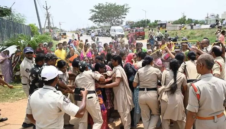 AMARAVATHI: అనుచిత వ్యాఖ్యలపై భగ్గుమన్న మహిళా లోకం AMARAVATHI: అనుచిత వ్యాఖ్యలపై భగ్గుమన్న మహిళా లోకం