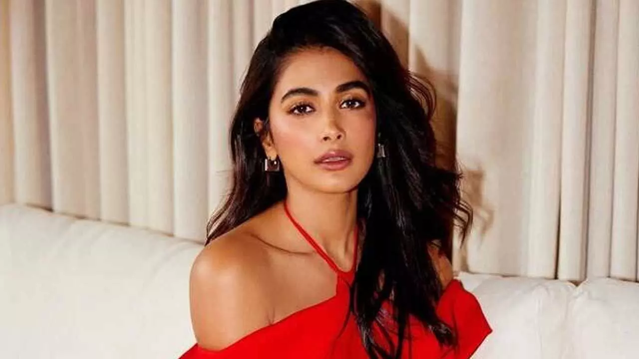 Pooja Hegde : హిట్ అయినా ఫ్లాప్ అయినా ఒకేలా ఉంటా : పూజాహెగ్దే Pooja Hegde : హిట్ అయినా ఫ్లాప్ అయినా ఒకేలా ఉంటా : పూజాహెగ్దే