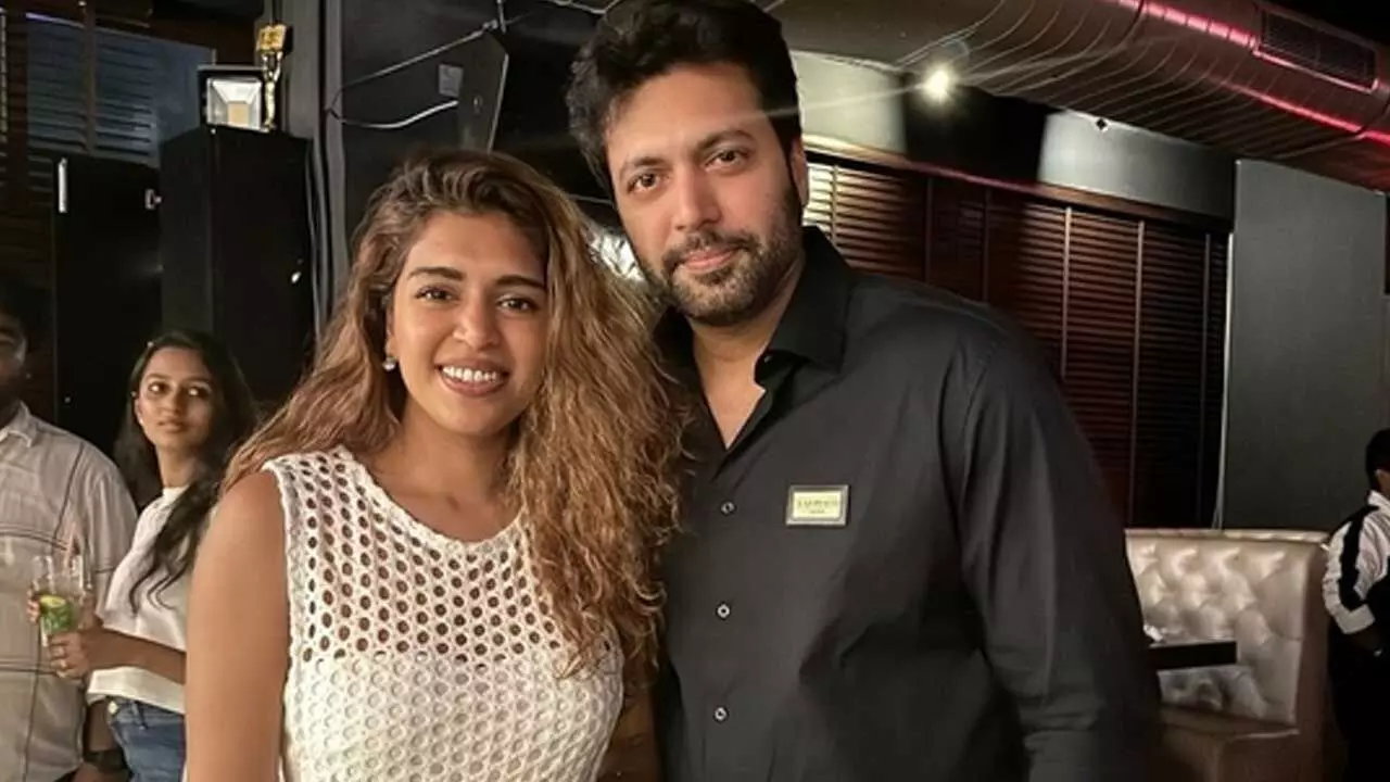 Kenishaa Francis : నేనేం దేవదూతను కాదు .. రూమర్స్ పై మాట్లాడను : కెనీషా Kenishaa Francis : నేనేం దేవదూతను కాదు .. రూమర్స్ పై మాట్లాడను : కెనీషా