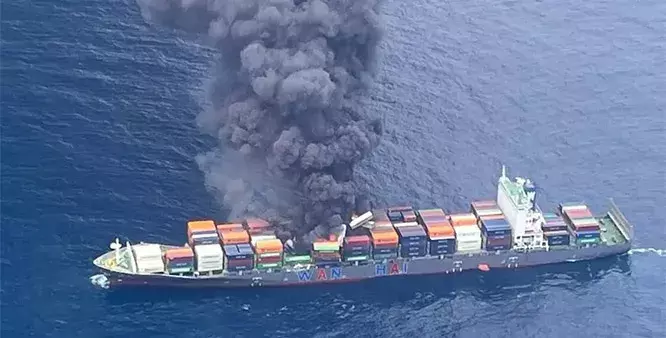 INS Surat:  నౌకలో అగ్నిప్రమాదం.. 18 మందిని మంగళూరు పోర్టుకు తరలించిన ఐఎన్‌ఎస్‌ సూరత్‌