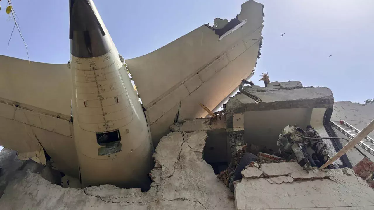 FLIGHT CRASH: 265కు పెరిగిన విమాన మృతుల సంఖ్య...? FLIGHT CRASH: 265కు పెరిగిన విమాన మృతుల సంఖ్య...?