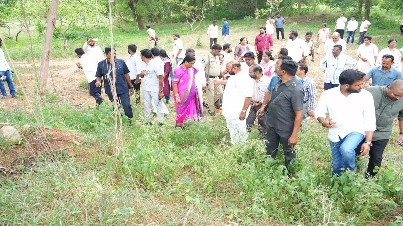 Minister Konda Surekha : దేవుడి భూములు కబ్జా చేస్తే పీడీ యాక్ట్