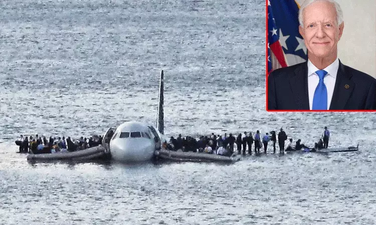 విమానంలో సాంకేతిక లోపం.. నదిలో ల్యాండ్ చేసి 155 మంది ప్రాణాలను కాపాడిన కెప్టెన్ సలీన్ బెర్గర్ కథ