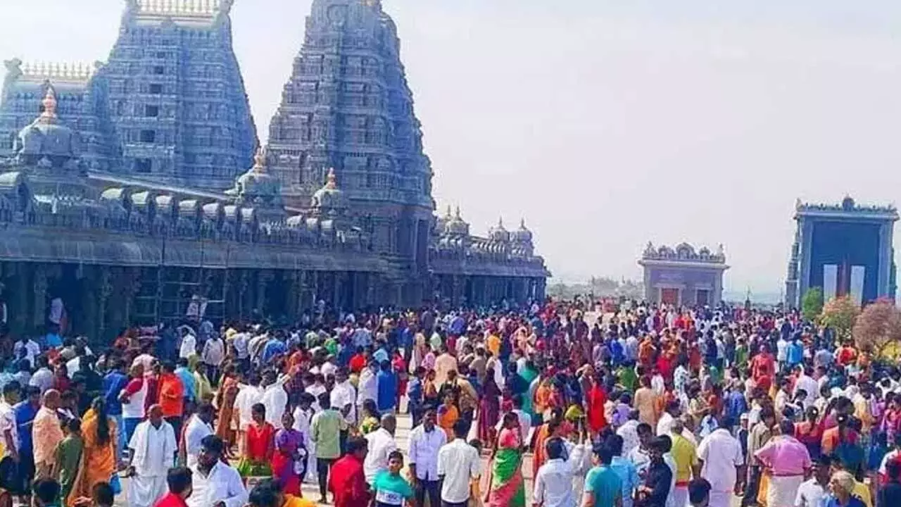 Yadagirigutta : యాదగిరిగుట్టలో వ్రతం టికెట్ల ధరలు పెంపు Yadagirigutta : యాదగిరిగుట్టలో వ్రతం టికెట్ల ధరలు పెంపు