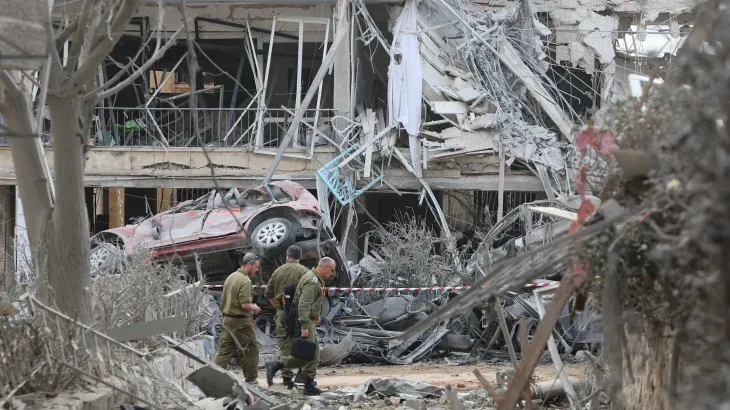 Israel-Iran War: ఇరాన్ సుప్రీం లీడర్ ఖమేనీ ఉంటున్న ప్రాంతంలోనే ఇజ్రాయెల్ దాడులు Israel-Iran War: ఇరాన్ సుప్రీం లీడర్ ఖమేనీ ఉంటున్న ప్రాంతంలోనే ఇజ్రాయెల్ దాడులు