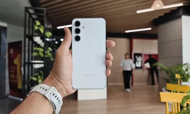 కొత్త ఫోన్ కొనాలని ప్లాన్ చేస్తుంటే.. Samsung Galaxy A55 5G పై భారీ డిస్కౌంట్ కొత్త ఫోన్ కొనాలని ప్లాన్ చేస్తుంటే.. Samsung Galaxy A55 5G పై భారీ డిస్కౌంట్