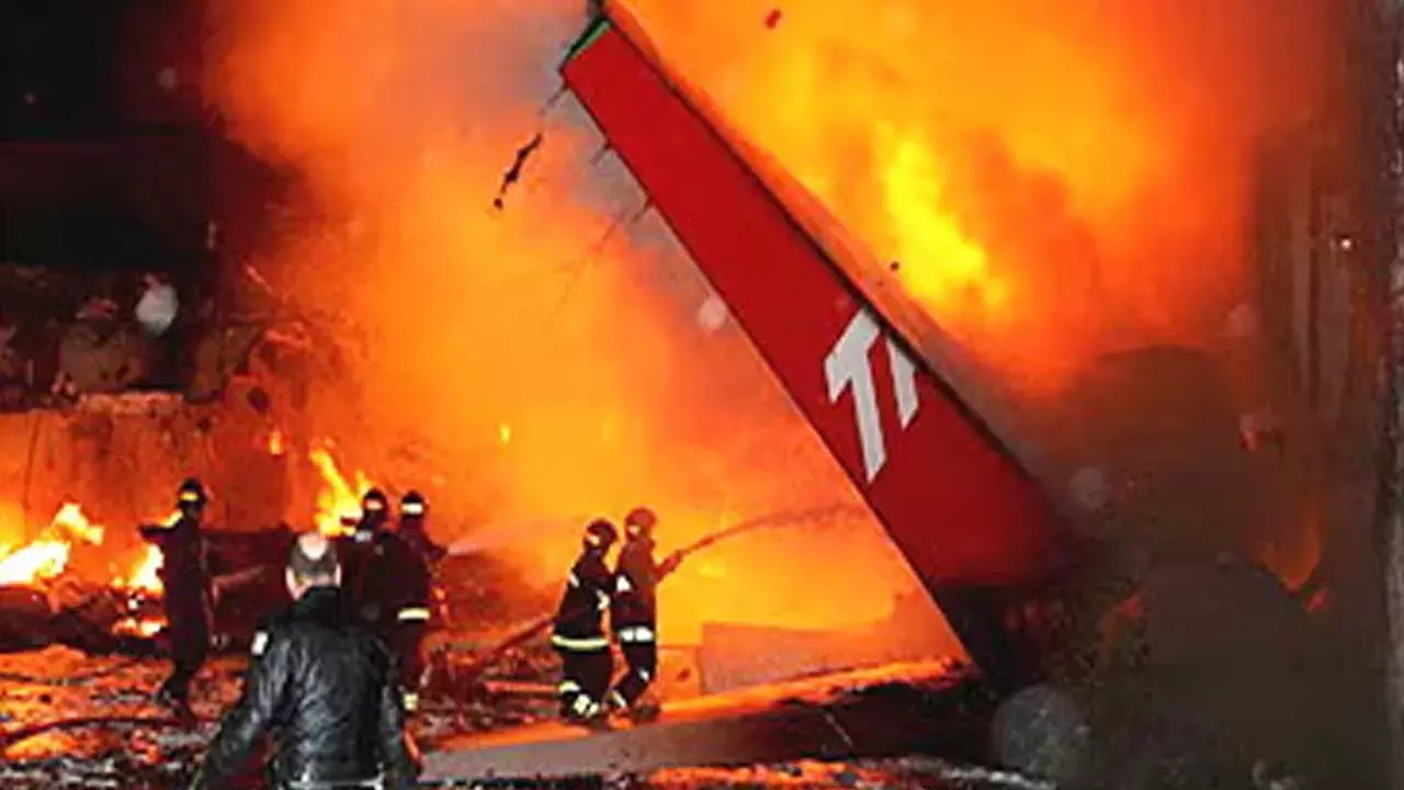 Ahmedabad : ఫ్లైట్ క్రాష్ టైంలో వెయ్యి డిగ్రీల టెంపరేచర్