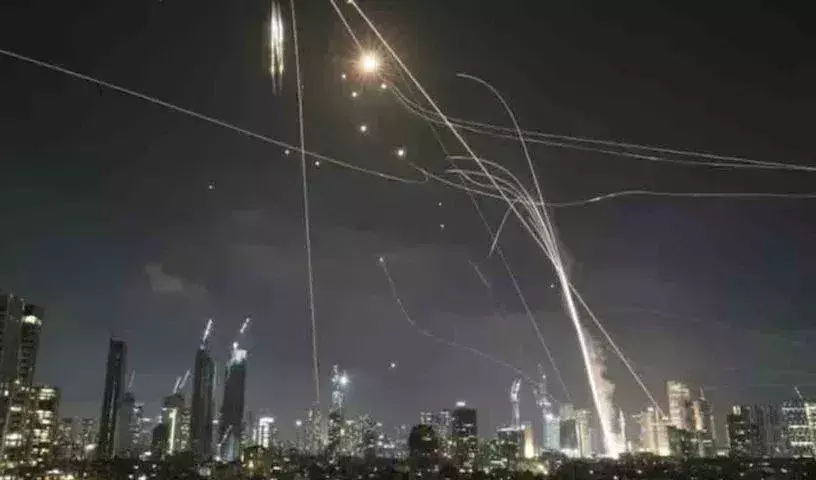 Iran-Israel War: ఇరాన్పై ఇజ్రాయెల్ భీకర దాడులు.. Iran-Israel War: ఇరాన్పై ఇజ్రాయెల్ భీకర దాడులు..