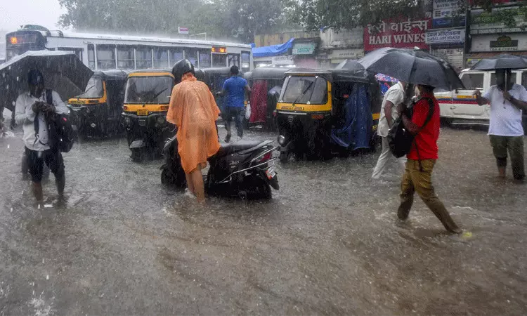 మహారాష్ట్రలో భారీ వర్షాలు.. ముంబైలో ఎల్లో అలర్ట్.. మహారాష్ట్రలో భారీ వర్షాలు.. ముంబైలో ఎల్లో అలర్ట్..