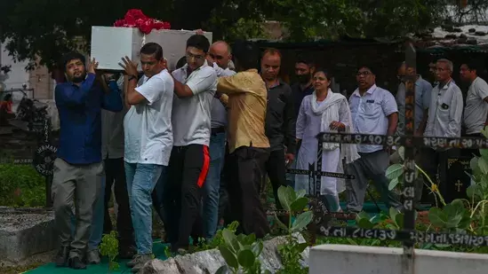 Air india: ఎయిరిండియా విమాన ప్రమాద మృతులను గుర్తించేందుకు కొనసాగుతున్న డీఎన్‌ఏ పరీక్షలు