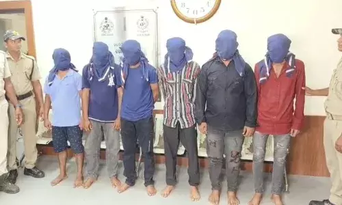 Gang Rape:  ప్రియుడిని కొట్టి బంధించి .. యువతిపై గ్యాంగ్రేప్.. Gang Rape:  ప్రియుడిని కొట్టి బంధించి .. యువతిపై గ్యాంగ్రేప్..