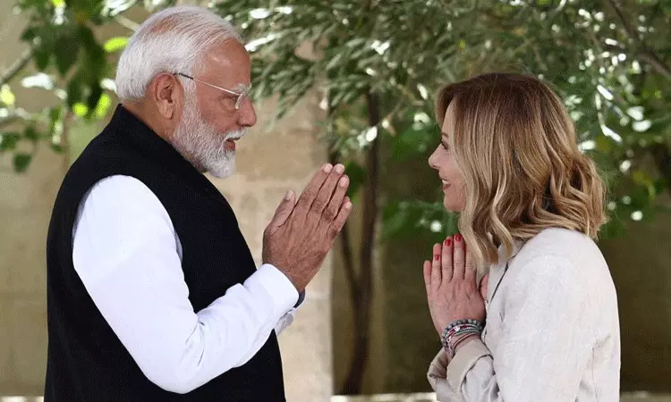 ఇటలీ ప్రధానితో ఇండియా ప్రధాని.. G7 సమ్మిట్ లో మరోసారి మెరిసిన స్నేహం.. ఇటలీ ప్రధానితో ఇండియా ప్రధాని.. G7 సమ్మిట్ లో మరోసారి మెరిసిన స్నేహం..