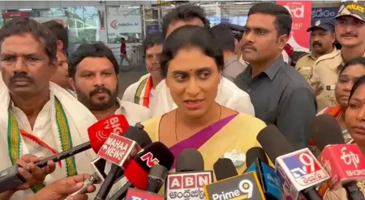 SHARMILA: బైబిల్ మీద ఒట్టు.. ట్యాపింగ్ నిజమే SHARMILA: బైబిల్ మీద ఒట్టు.. ట్యాపింగ్ నిజమే