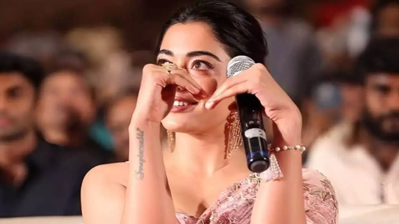 Rashmika Mandanna : నా స్కూల్లోనే ఫస్ట్ లవ్..అసలు విషయం చెప్పిన రష్మిక Rashmika Mandanna : నా స్కూల్లోనే ఫస్ట్ లవ్..అసలు విషయం చెప్పిన రష్మిక